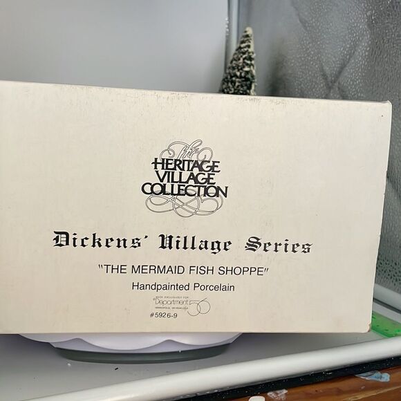 DEPT 56 MERMAID FISH SHOP - Picture 13 of 13